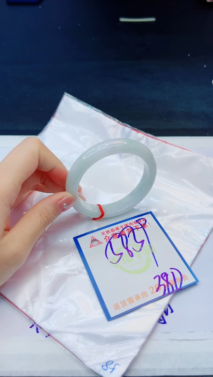 【闪购商品】翡翠手镯未镶嵌，质检证书图片色彩偏黑白