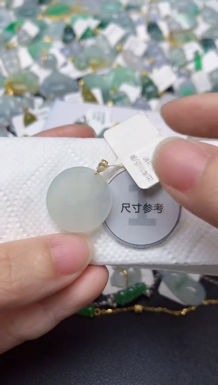 颈饰18K金镶嵌翡翠天然缅甸A货翡翠