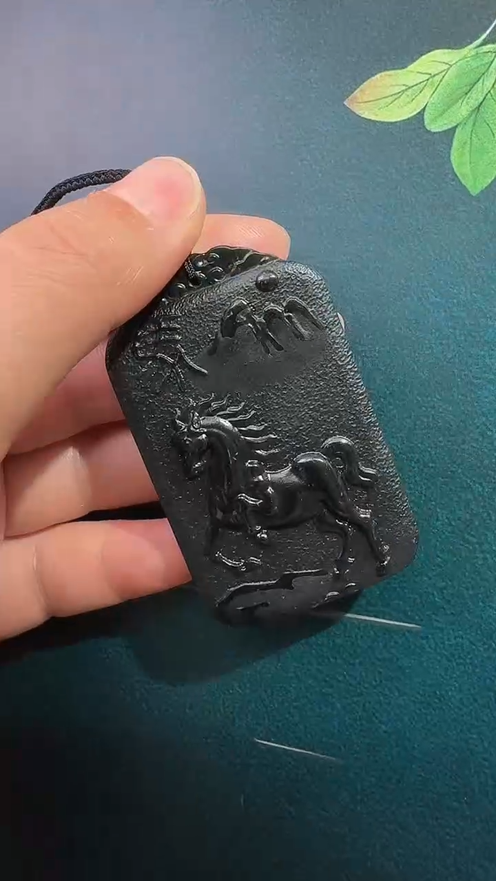 颈饰未镶嵌和田玉吊坠