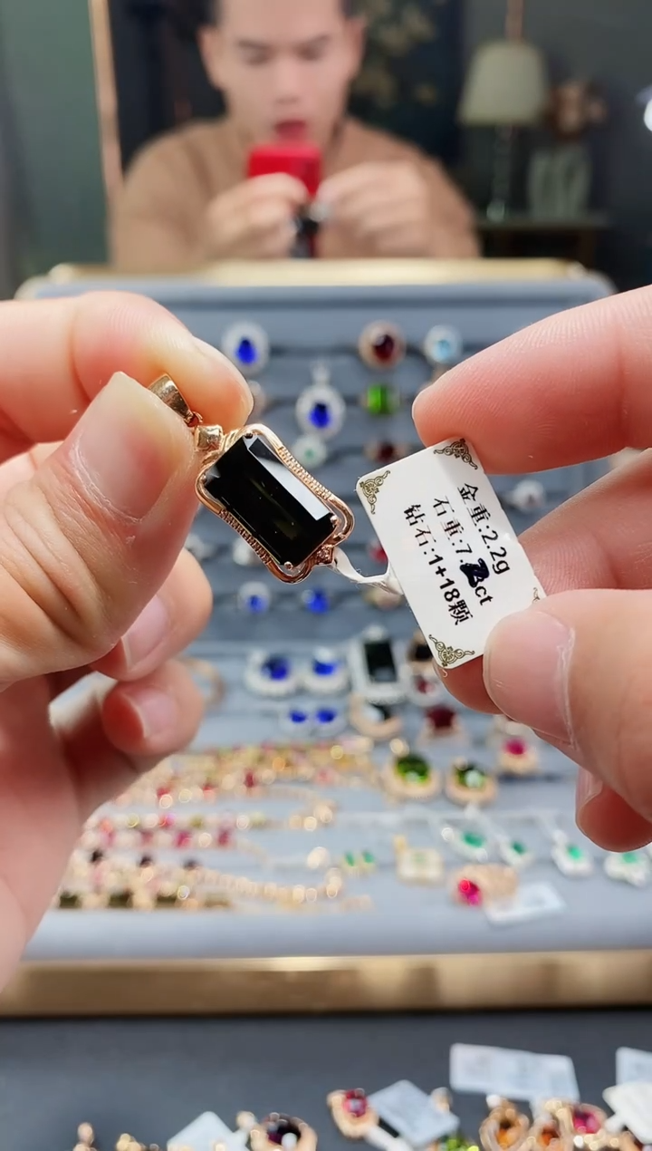 【闪购商品】碧玺颈饰18K金镶嵌7.2..