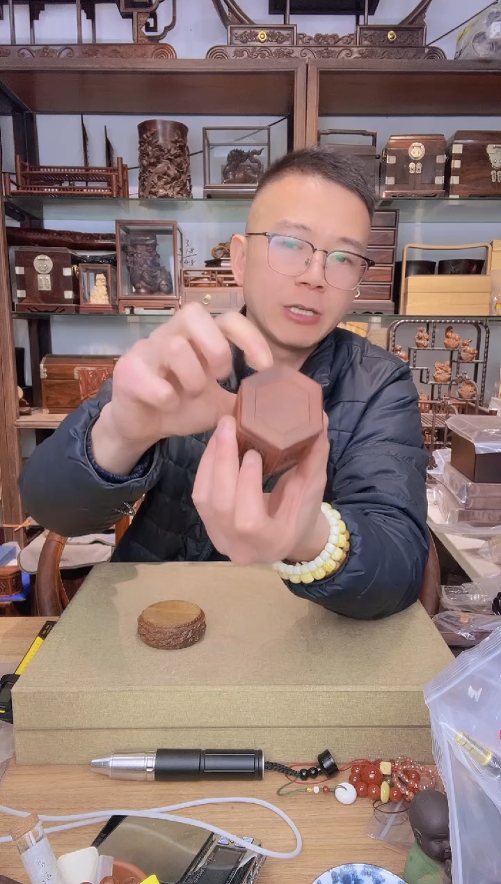 【闪购商品】乌木类书架595绿檀年年有鱼底座+小叶紫檀六角摆台