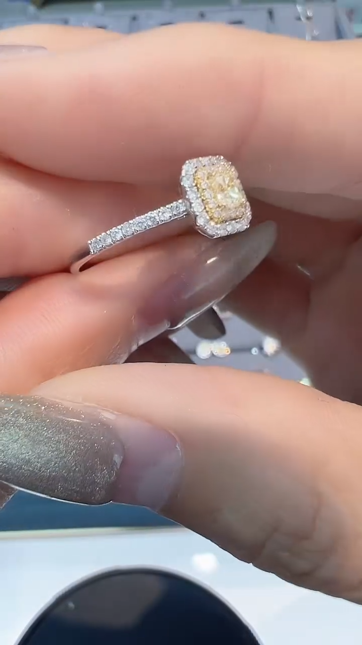 【闪购商品】钻石戒指18K金镶嵌发一