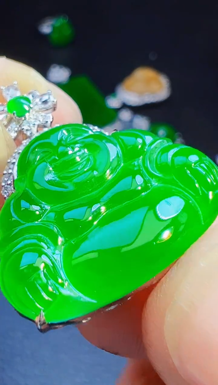 颈饰18K金镶嵌翡翠愚**个翡翠