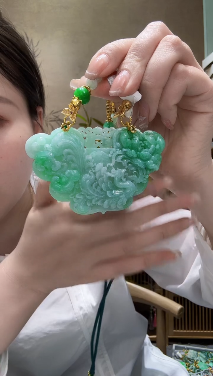 翡翠未镶嵌颈饰吊坠