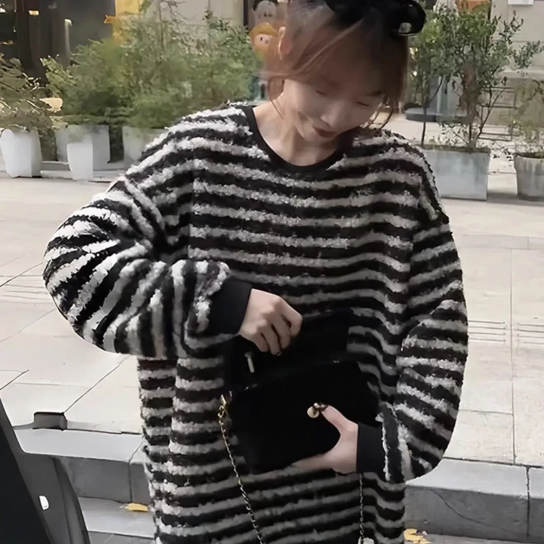 慵懒风黑白条纹卫衣女2025秋冬新款加厚颗粒绒宽松圆领打底衫