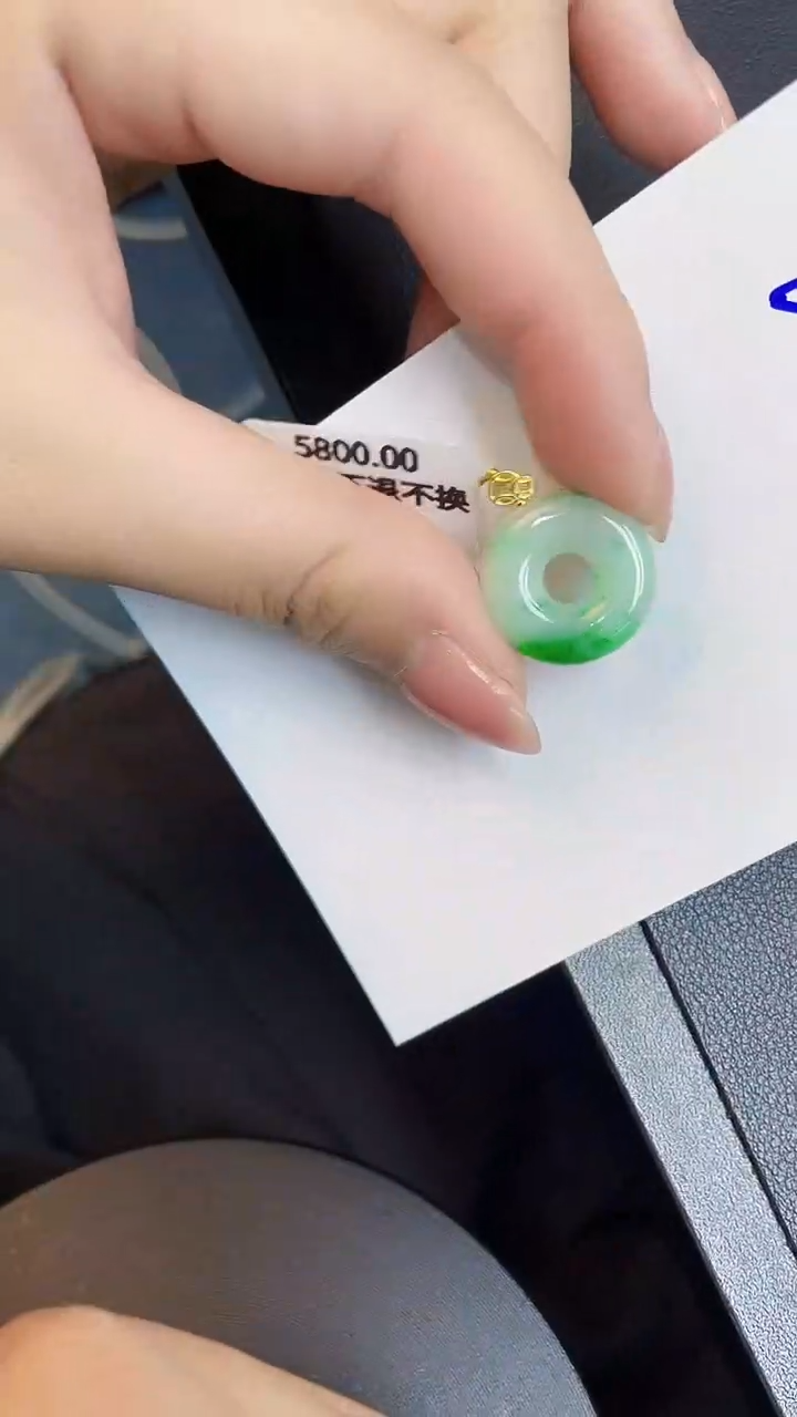 翡翠18K金镶嵌颈饰0000000000