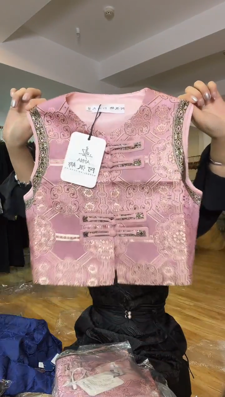 马甲       M码       80-110斤