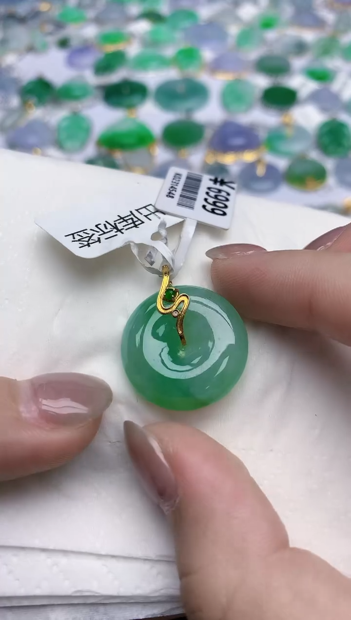 【闪购商品】翡翠颈饰未镶嵌天然翡翠A货