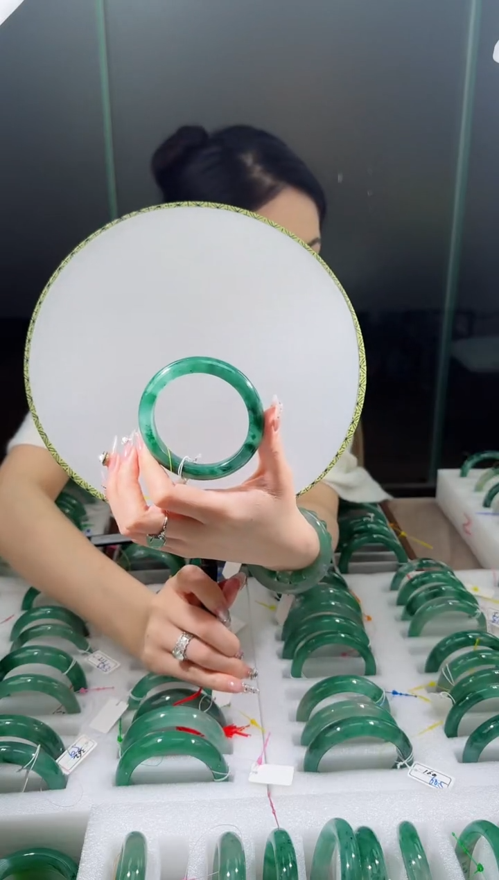 【闪购商品】石英质玉手镯未镶嵌177