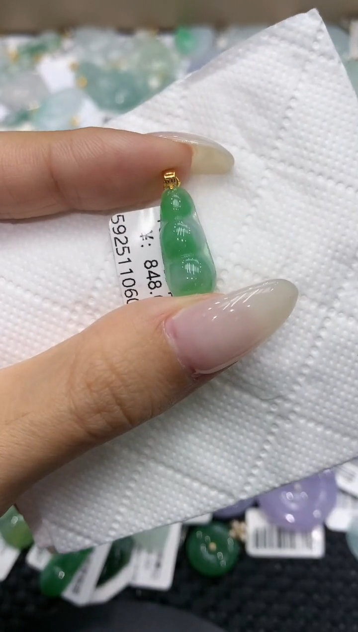 颈饰18K金镶嵌翡翠111111111111