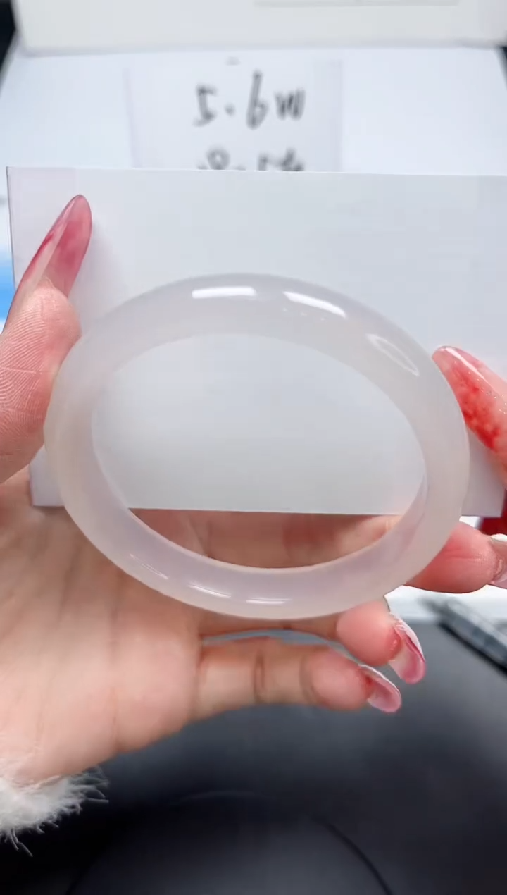 【闪购商品】石英质玉手镯未镶嵌186/61