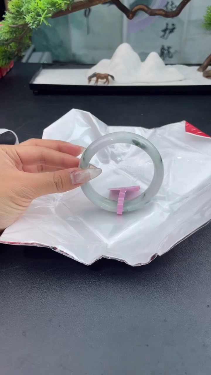 【闪购商品】翡翠手镯未镶嵌7翡翠手镯（微瑕）