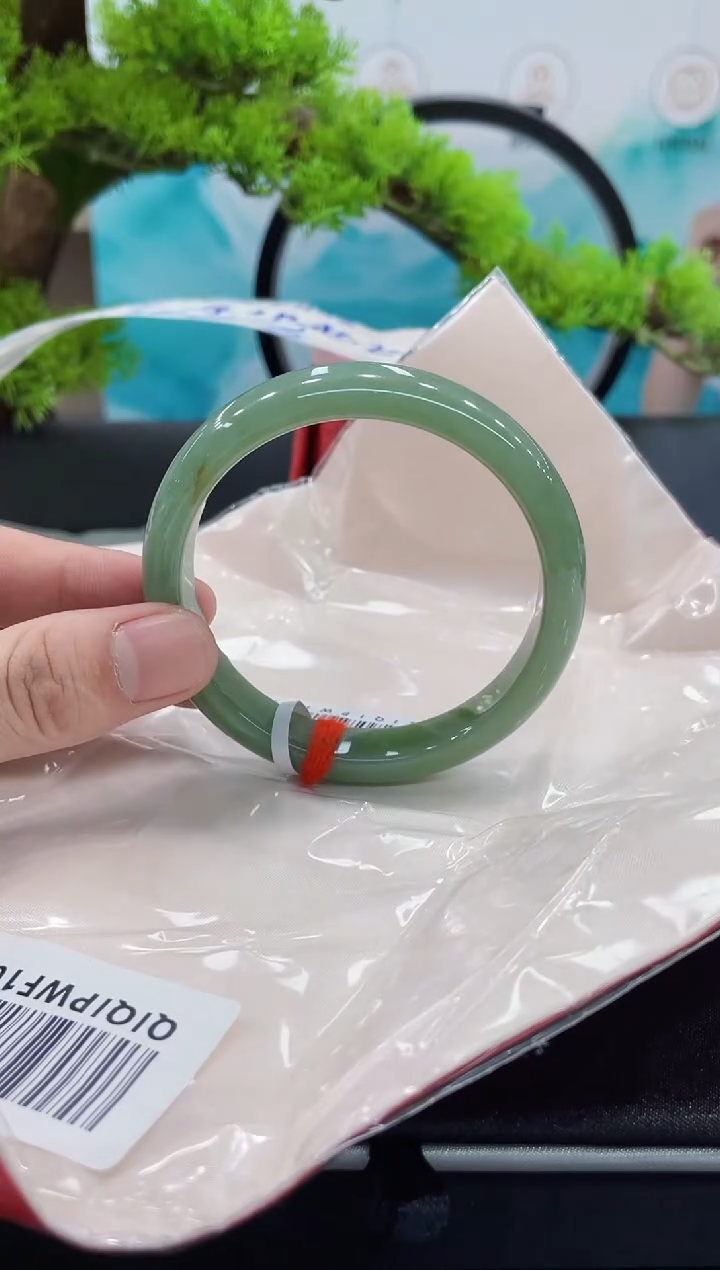 【闪购商品】翡翠手镯未镶嵌手镯