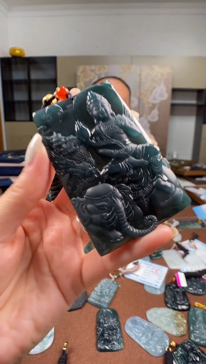 颈饰未镶嵌翡翠 多样性发其一
