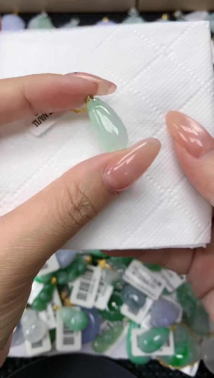 颈饰18K金镶嵌翡翠 1111111111