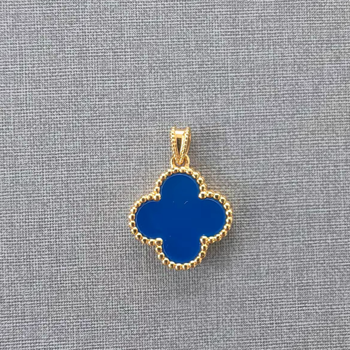 18K 15mm四叶蓝吊坠《配合金链》