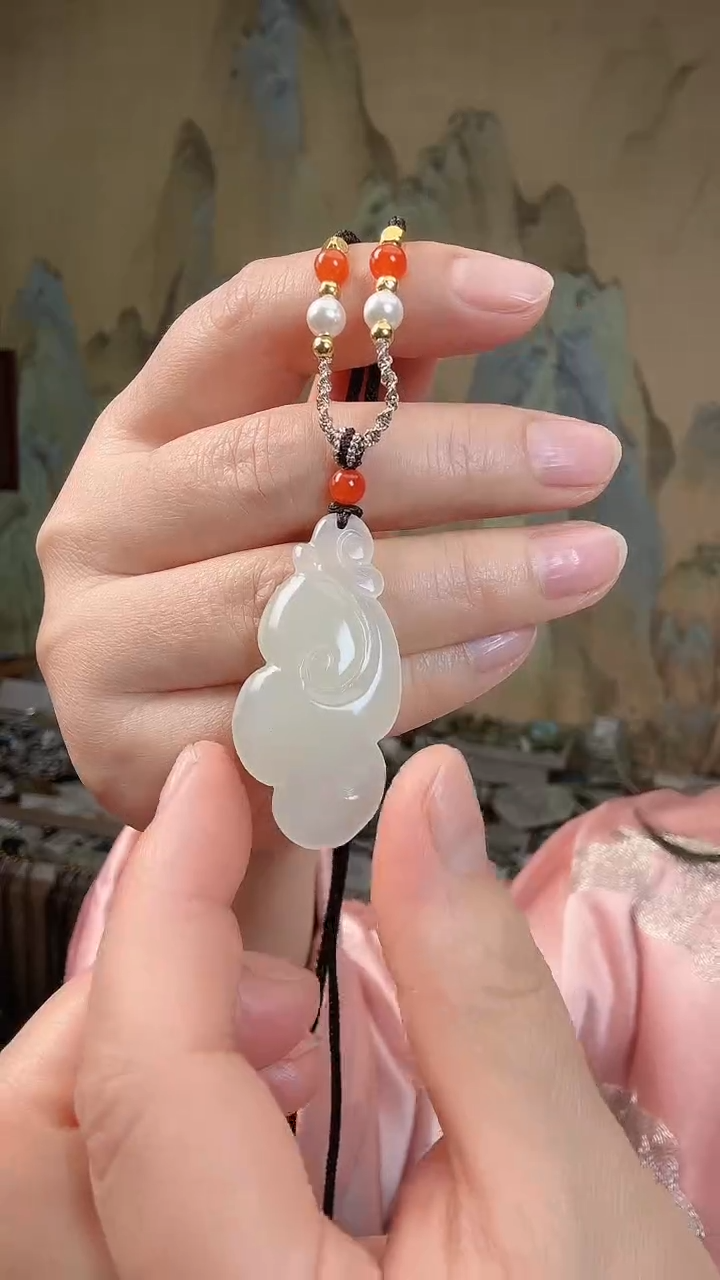 颈饰未镶嵌和田玉.