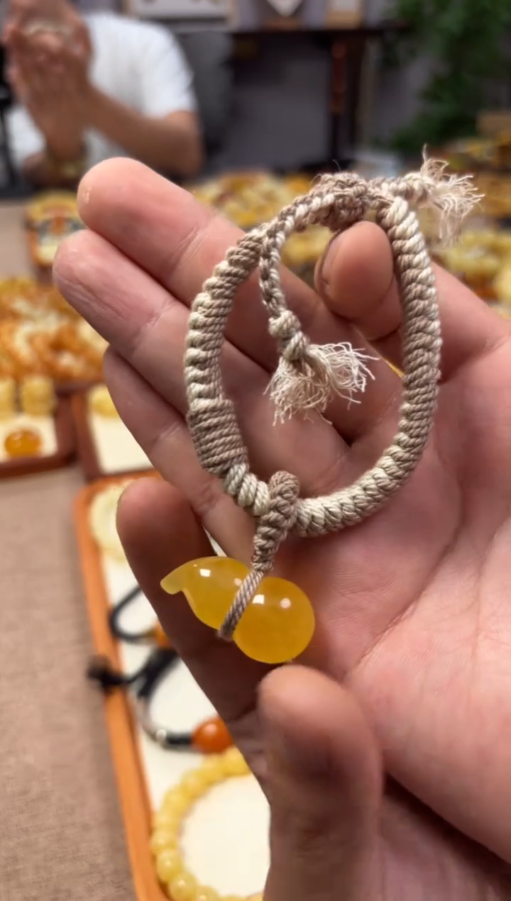 【闪购商品】蜜蜡裸石未镶嵌手绳