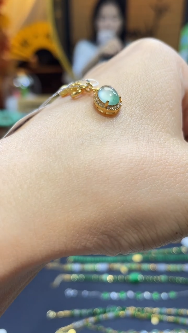 颈饰未镶嵌翡翠百元以下不出证 