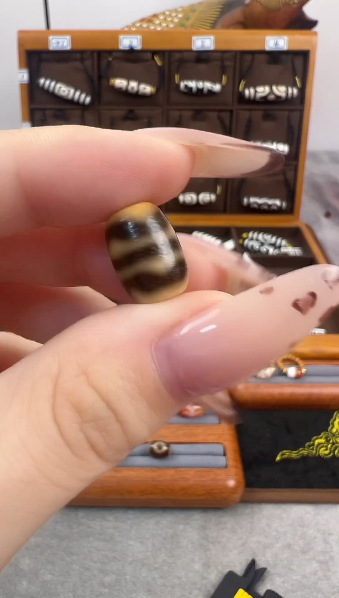 玛瑙/玉髓（覆膜）颈饰未镶嵌16.（微瑕）