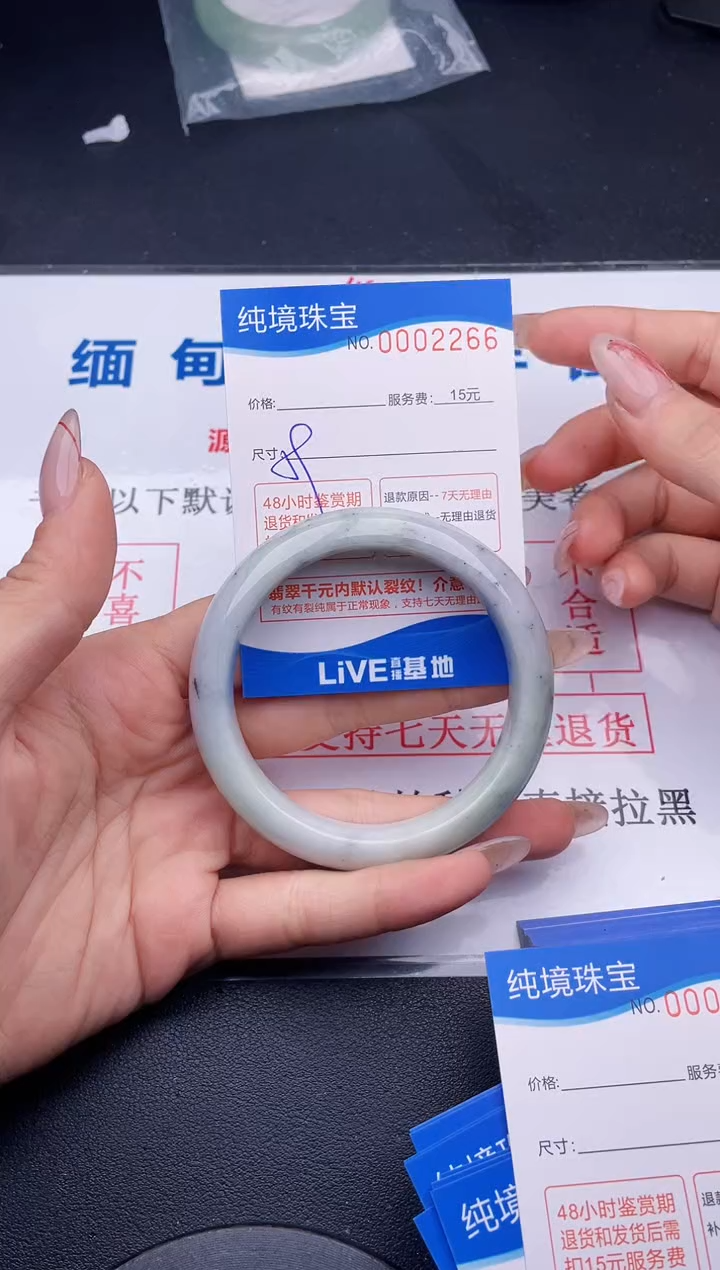 翡翠手镯未镶嵌66拍哪个图片就是发哪个