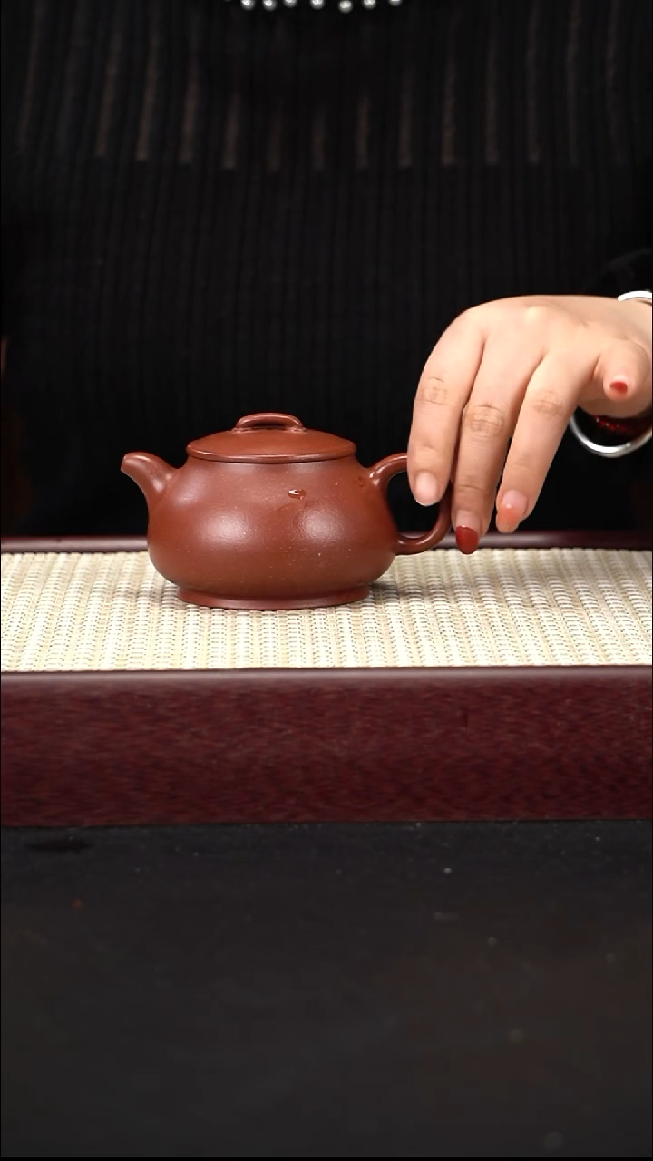 茶壶紫砂红降坡 儒相