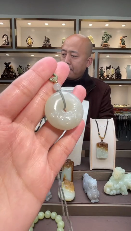颈饰未镶嵌和田玉苏