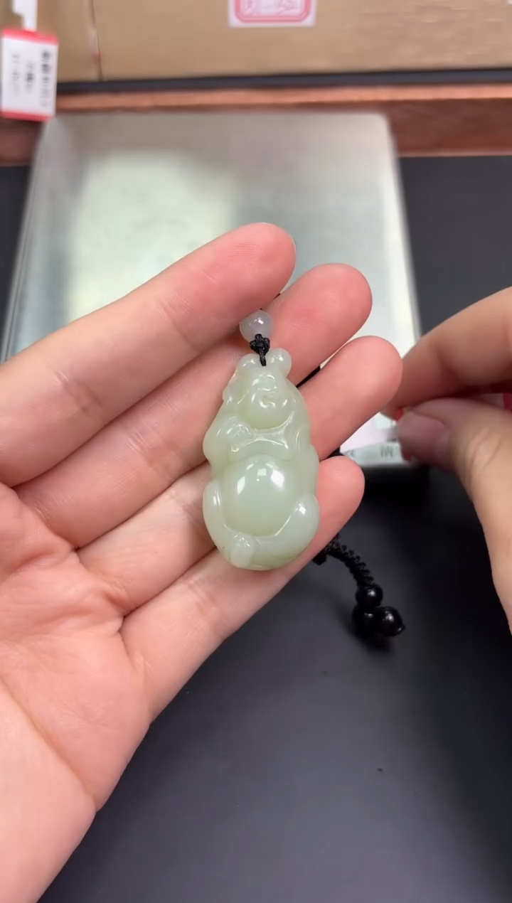 【闪购商品】和田玉吊坠(赠链)未镶嵌且末微色差迪克兰吊坠