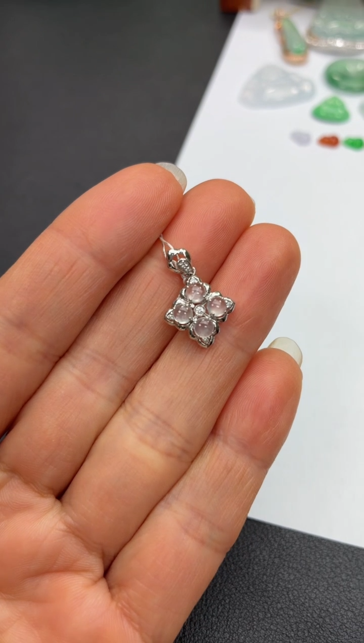 颈饰18K金镶嵌翡翠天然翡翠A货