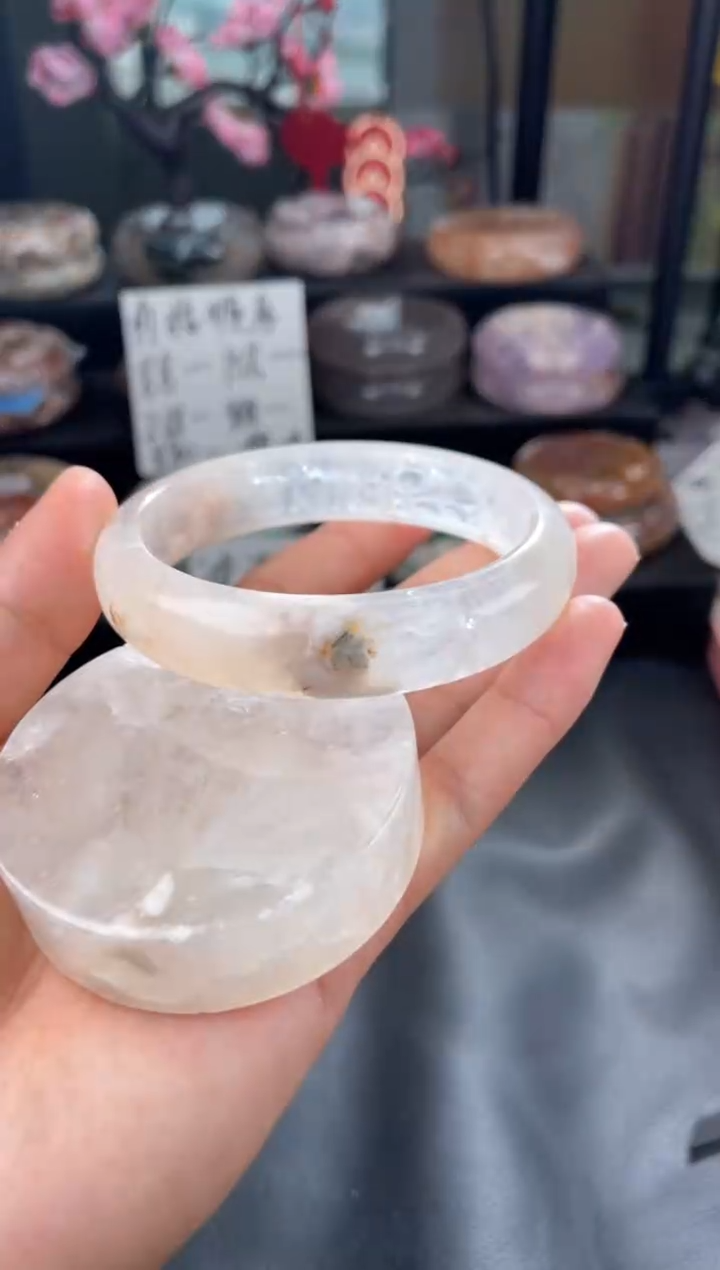 【闪购商品】石英质玉手镯未镶嵌62