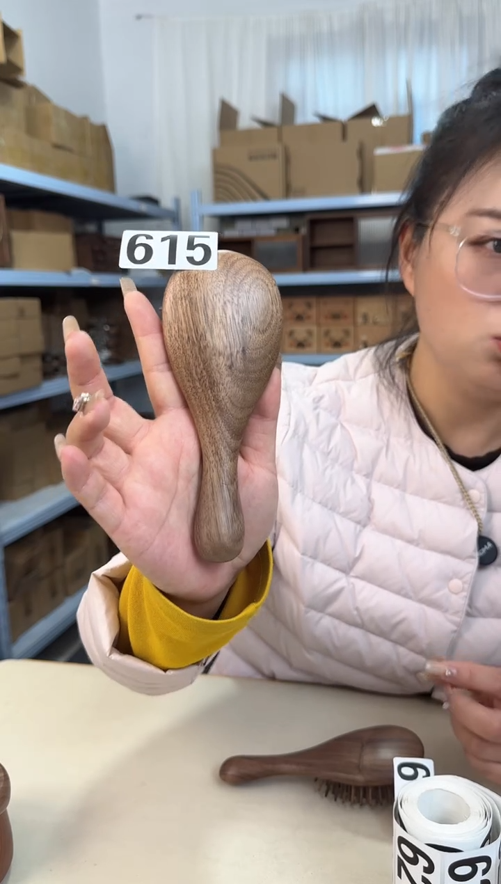 木615特价北美黑胡桃圆形小号气垫梳
