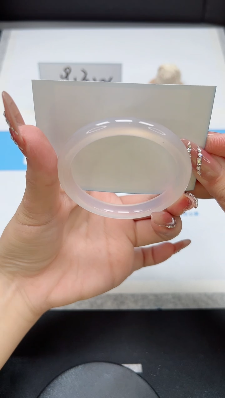 【闪购商品】石英质玉手镯未镶嵌334/54.8荔枝