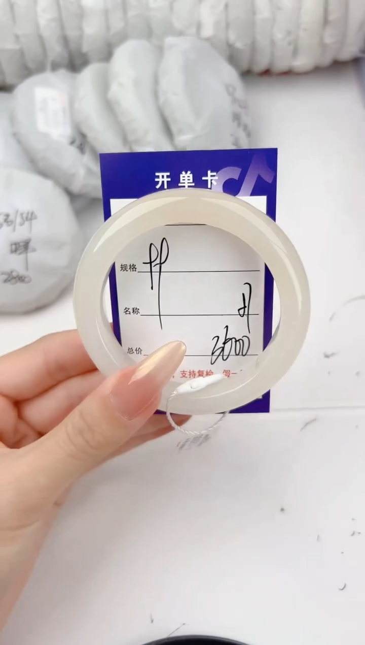 和田玉手镯未镶嵌99颜色微差无瑕疵