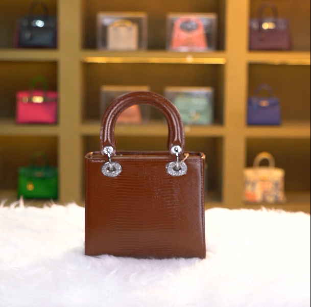 【尺寸：20*10*18】SISI原创设计高定真皮女包V24113 棕色