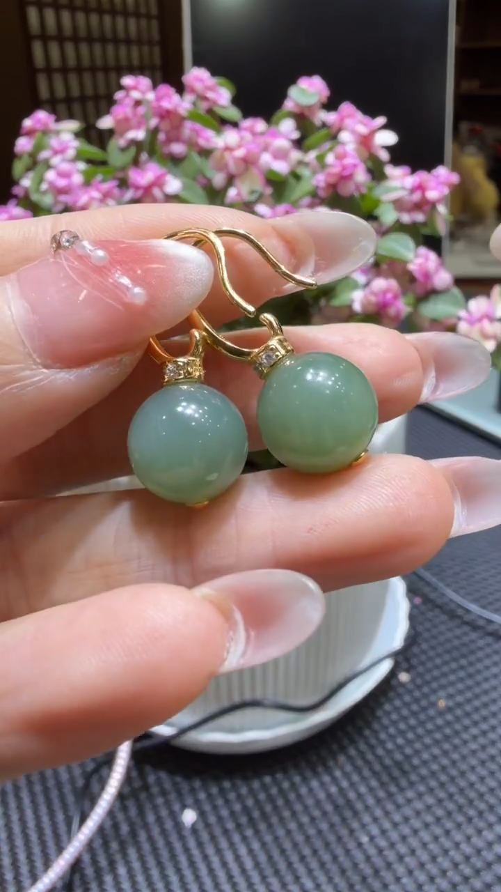 颈饰未镶嵌和田玉耳饰一对