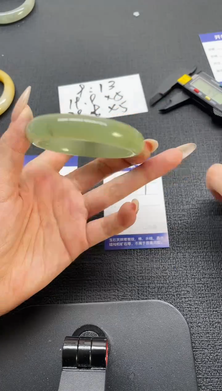未镶嵌手镯石英质玉107-55