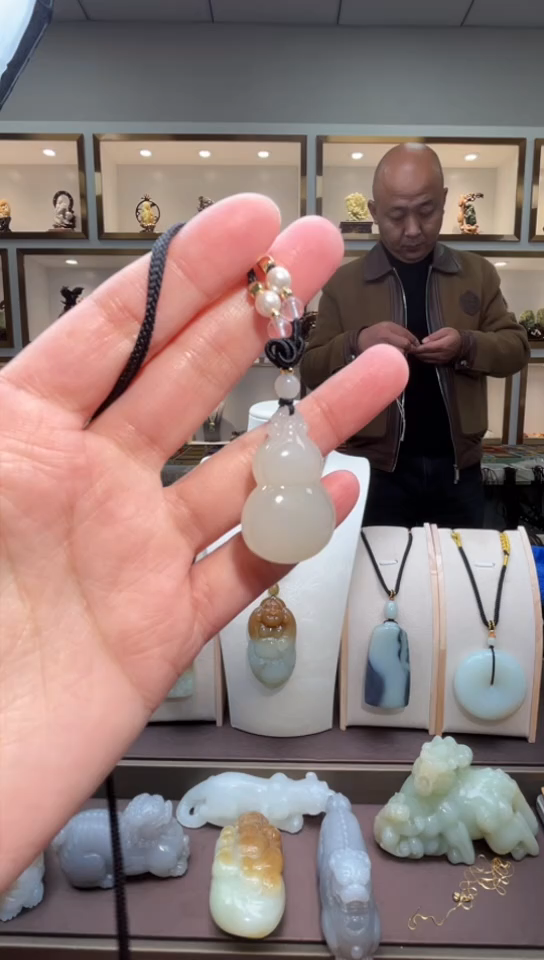 颈饰未镶嵌和田玉苏