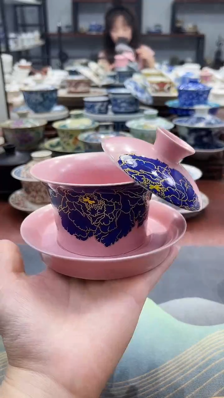 粉色釉变色牡丹盖碗