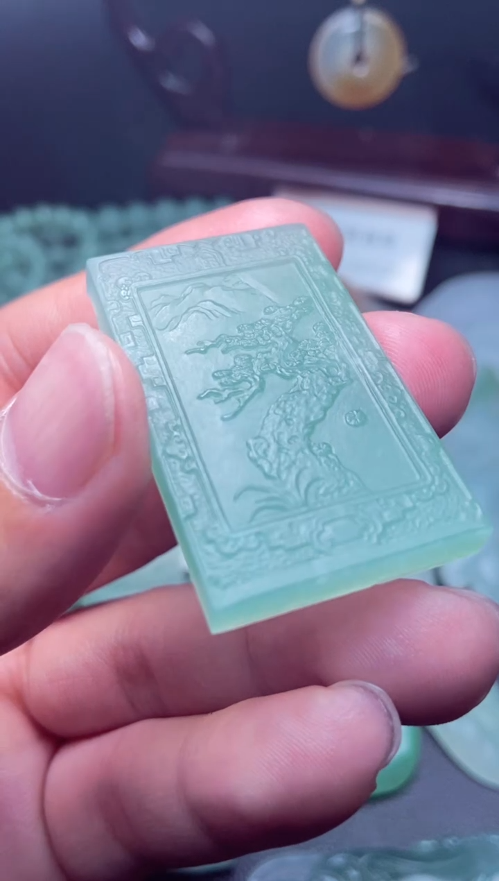 未镶嵌定制翡翠灯**珊a货翡翠
