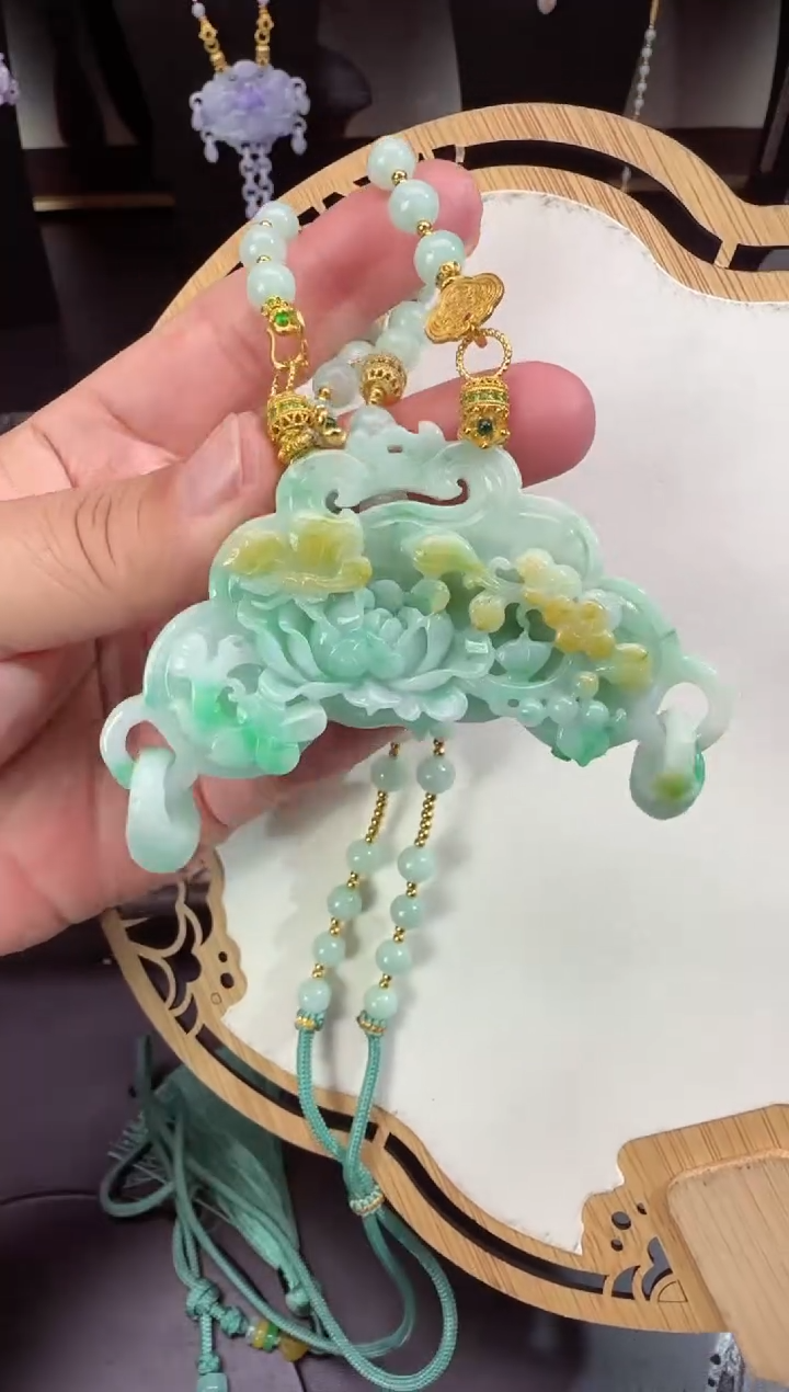 【闪购商品】翡翠颈饰未镶嵌牌子