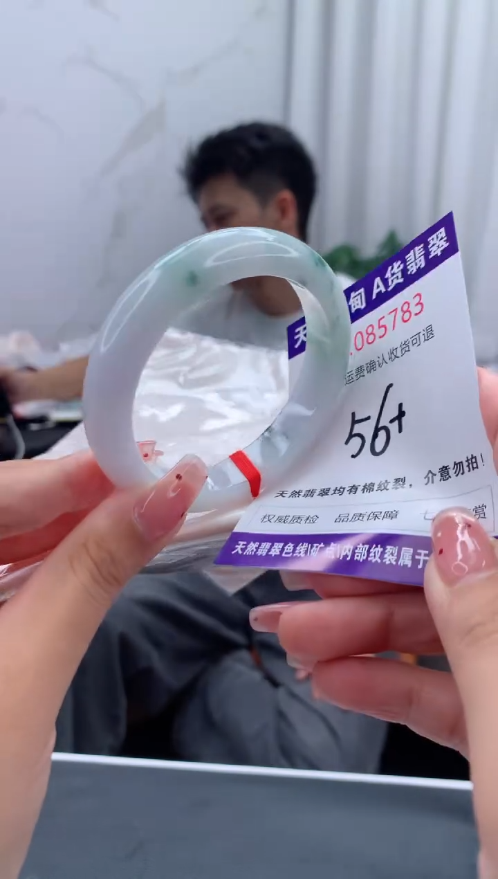 未镶嵌手镯翡翠有纹，完美者勿拍