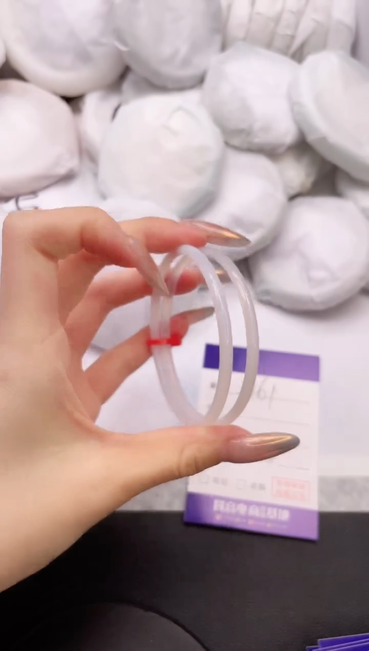 【闪购商品】石英质玉手镯未镶嵌3K461-58