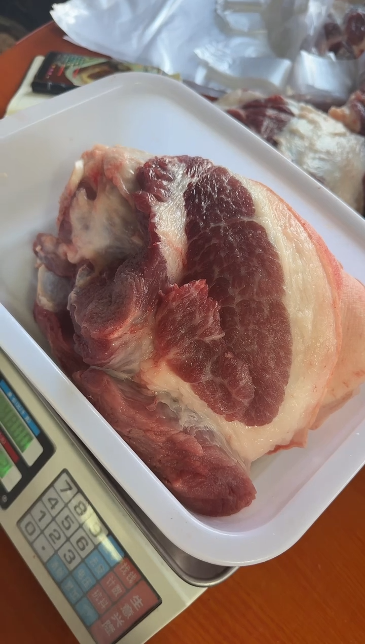 中国大陆180食用农产品陪*猪肘子3.74陪伴