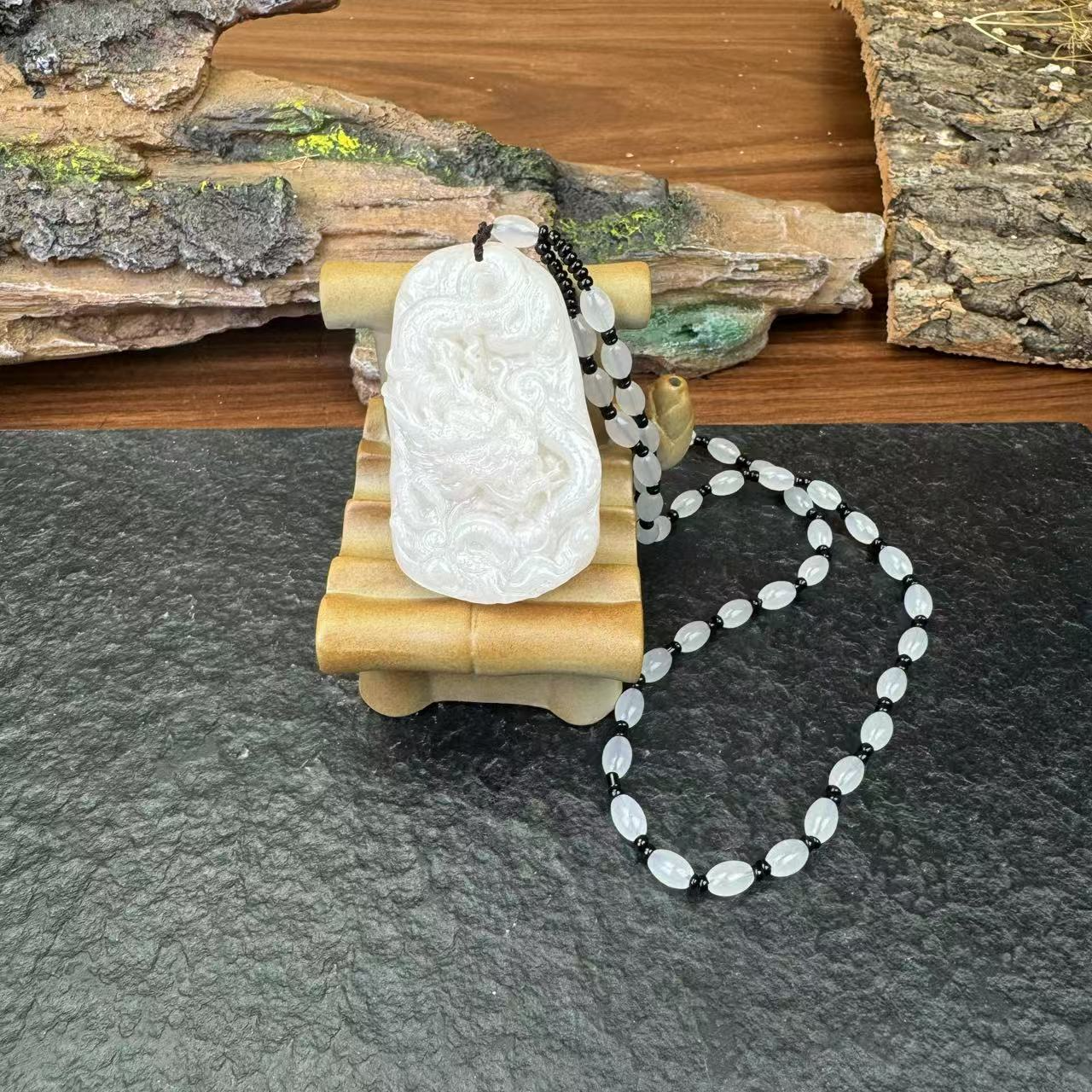 海云母白龙牌玛瑙吊坠 SC057