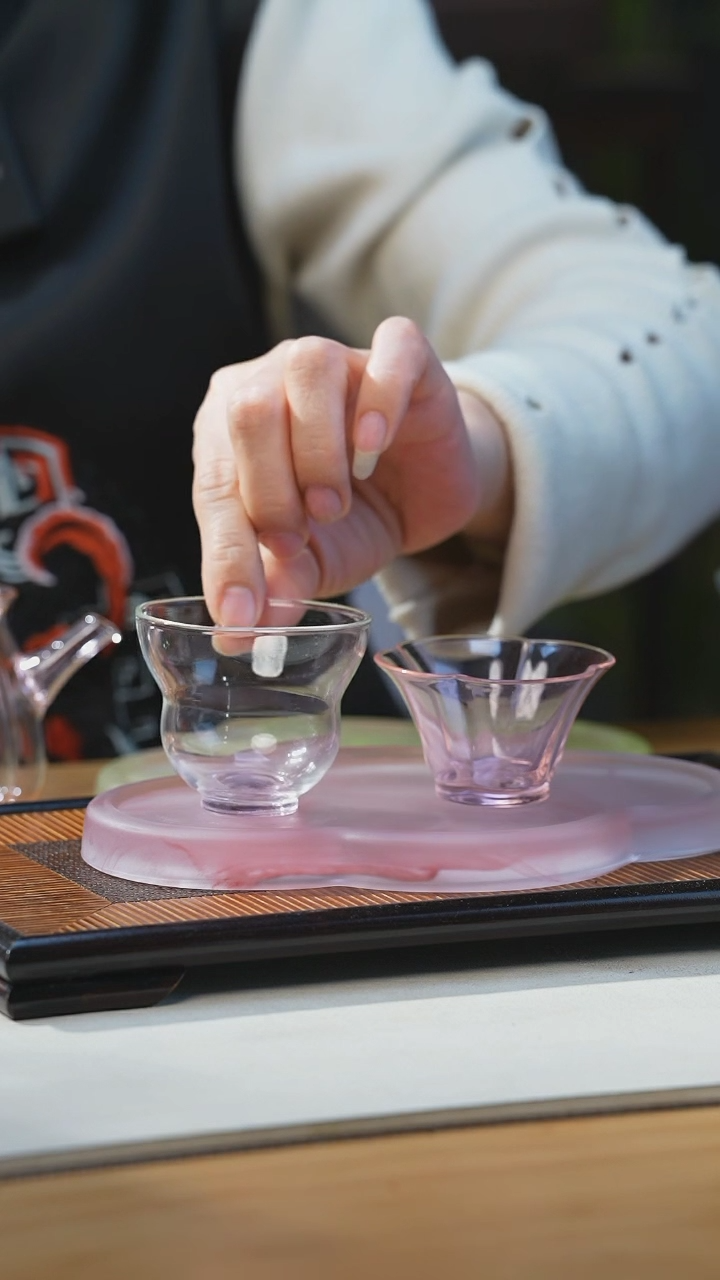 【闪购商品】北大史粉底葫芦玻璃主人杯