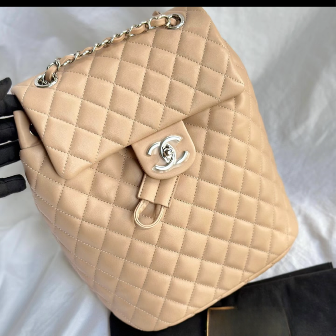 95新 Chanel/香奈儿 小花Jerry萨尔茨堡双肩包 中号 奶茶色 22开