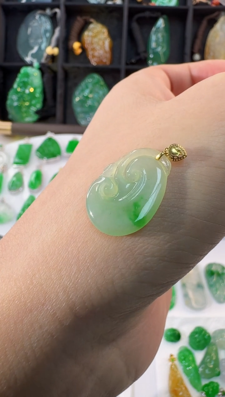 颈饰18K金镶嵌翡翠缅甸A货翡翠