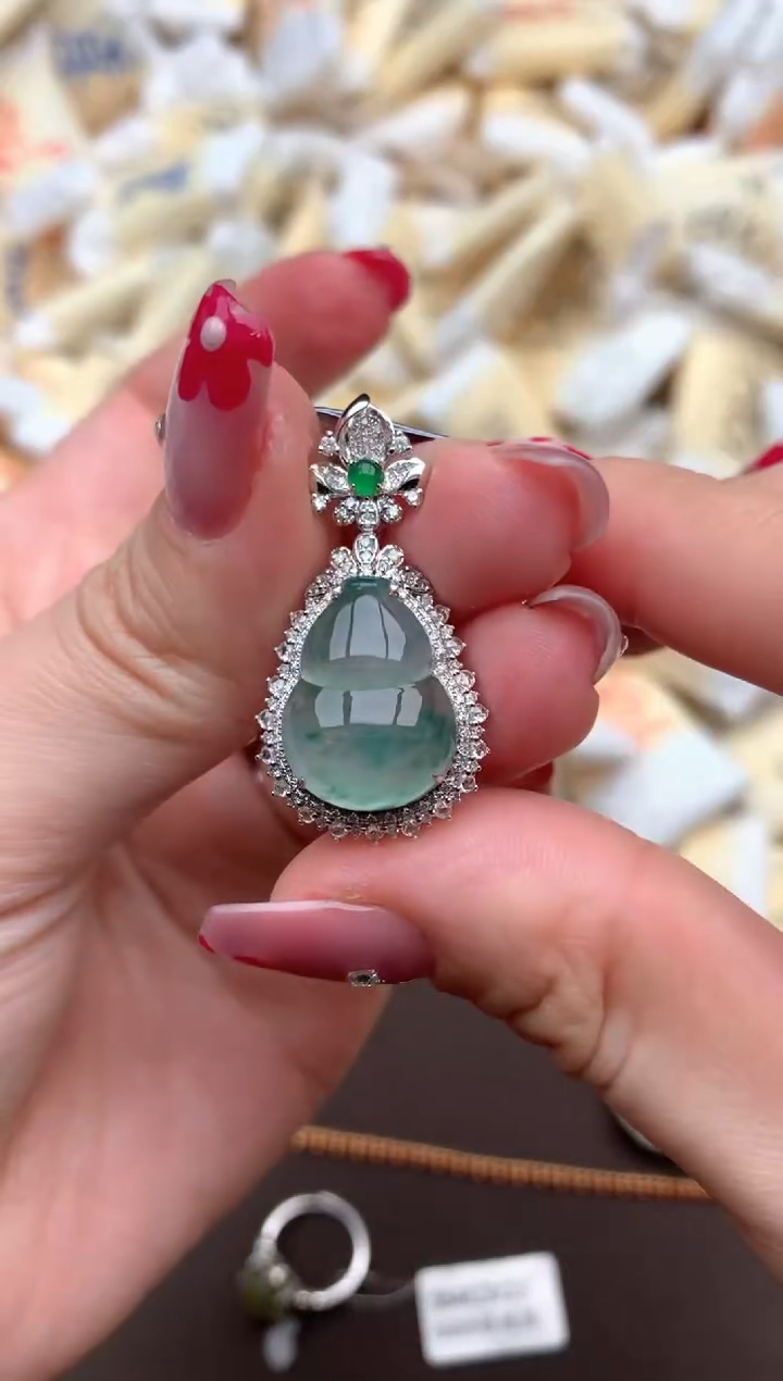 【闪购商品】翡翠挂件18K金镶嵌一