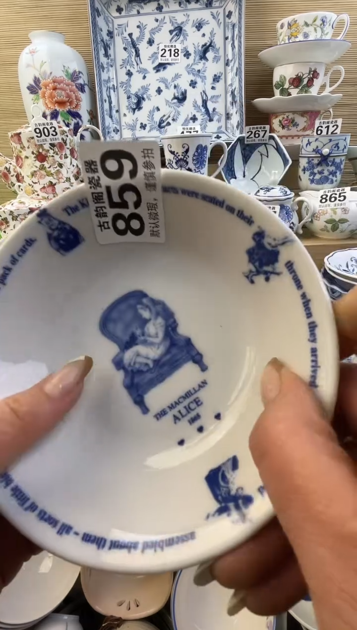 T***0摆件瓷器瓷器瓷器 