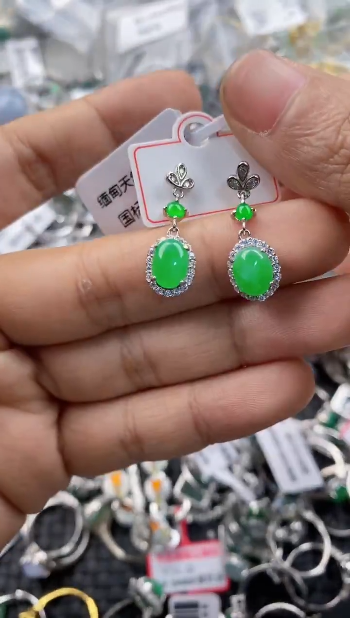 银S925镶嵌戒指翡翠半****?888     1